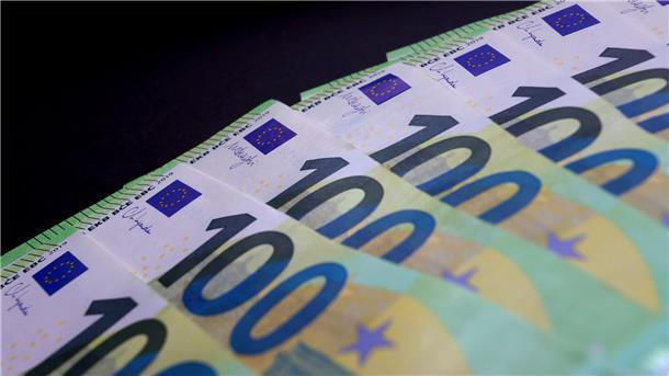 Diese 100-Euro-Scheine hätten wohl alle Kommunen gerne. Doch die Steuereinnahmen in diesem Jahr brechen ein - auch beim Kreis Cuxhaven.