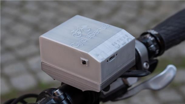Auf dem Fahrrad Feinstaub messen Diese Box misst Feinstaub.