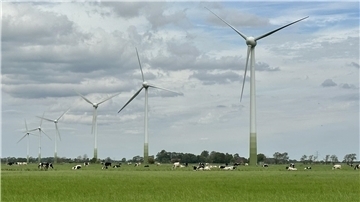 Die sechs jeweils 100 Meter hohen Anlagen des Windparks Butterburg bei Esenshamm