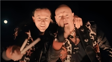 Zwei Männer machen Musik