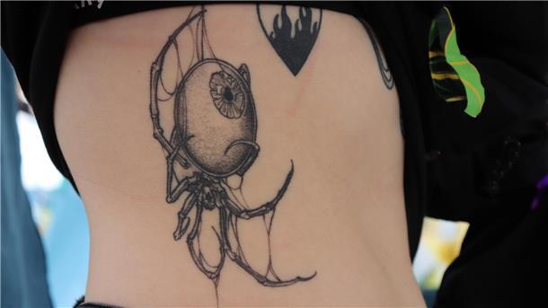 Das geht unter die Haut: Die wildesten Tattoos auf dem Hurricane Dieses Tattoo ist nichts für schwache Nerven.
