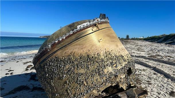 Mysteriöses Objekt an australischen Strand gespült Dieses zylindrische Objekt wurde am Strand von Green Head etwa 250 Kilometer nördlich von Perth angespült.