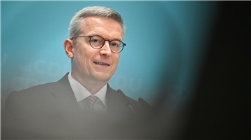 Digitalminister Wildberger hat sich dafür ausgesprochen, das europäische Digitalgesetz DSA konsequent durchzusetzen. (Archivbild)