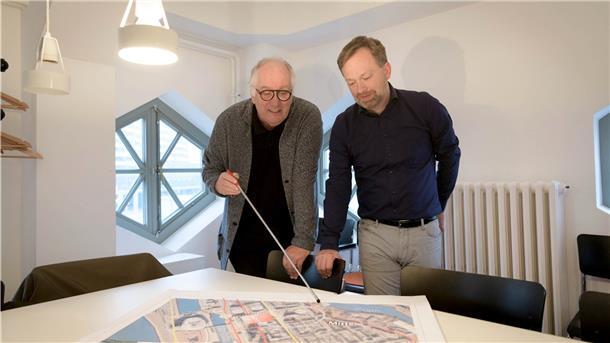 Diskutieren im Ausschuss mit weiteren Architekten über die Innenstadt: Wolfgang Ehlers und Martin Steitz.