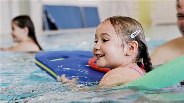 Schwimmkursus für junge DLRG-Mitglieder in Sittensen DLRG bietet kostenlosen Freischwimmerkursus im Sittenser Freibad für Mitglieder ab sechs Jahren an.