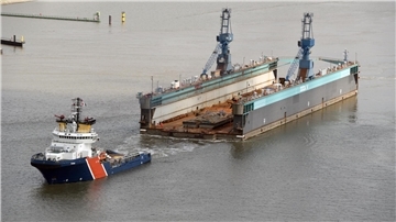 Dock V befindet sich auf der Weser - am Haken von Hochseeschlepper „Titan“. Hier war noch alles in Ordnung.