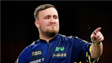 Dominiert weiter auf der Tour: Weltmeister Luke Littler.