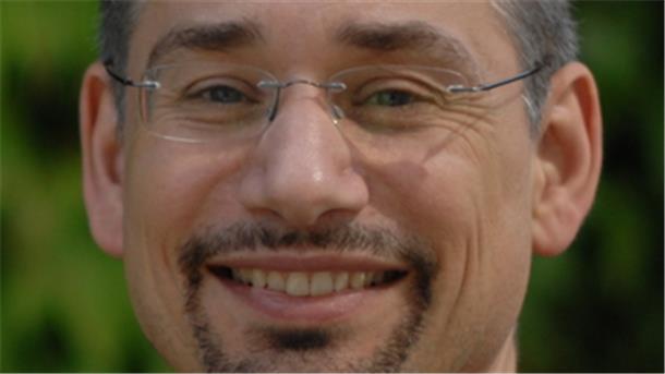 Dominik Dallwitz-Wegner ist Soziologe, Buchautor und Inhaber der „Glücksstifter“-Akademie in Hamburg.