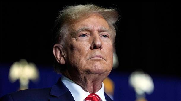 Trump scheitert mit Antrag auf Verfahrenseinstellung Donald Trump bei einer Wahlkampfveranstaltung im US-Bundesstaat Georgia. Er scheiterte dort mit seinem Antrag auf Verfahrenseinstellung.