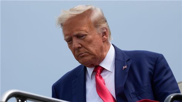 Anklage zu Wahlbetrug: Trump plädiert auf „nicht schuldig“ Donald Trump, ehemaliger Präsident der USA, kommt auf dem Ronald Reagan Washington National Airport an.