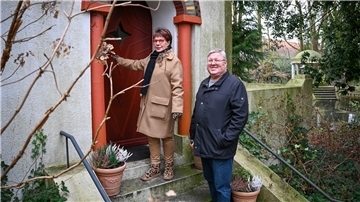 Doris-Paula Baumgardt-Ackermann und Gatte Reinhard suchen einen Hausmeiter für Thieles Garten.