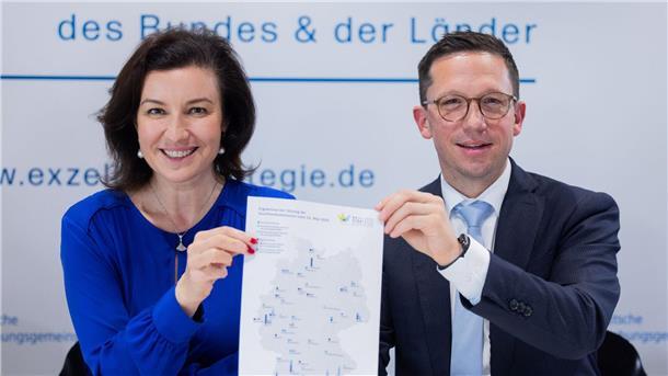Oldenburg und Bremen wollen Elite-Unis werden Dorothee Bär (CSU), Bundesforschungsministerin, und Falko Mohrs (SPD), niedersächsischer Minister für Wissenschaft und Kultur, informierten über die Auswahl in der Exzellenzstrategie.