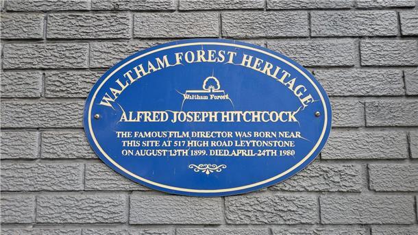 125. Geburtstag von Alfred Hitchcock - In London fing es an Dort, wo das Geburtshaus von Alfred Hitchcock stand, erinnert nun eine blaue Plakette an den Regisseur.
