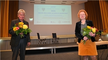 Dr. Gisela Lehrke und Dr. Manfred Ernst wurden als „Lichter“ für das jüdische Leben in Bremerhaven geehrt.