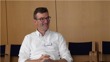 Dr. Martin Zinkler ist Psychiater und Psychotherapeut und Chefarzt der Klinik für Psychiatrie und Psychotherapie der Gesundheit Nord in Bremen.