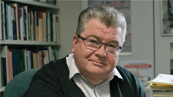 Dr. Stefan Luft ist Politikwissenschaftler an der Universität Bremen.