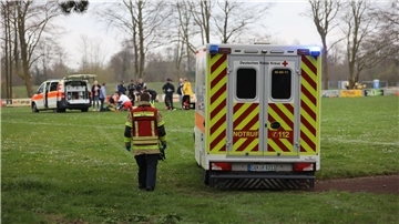 Dramatische Szenen auf dem Spielfeld in Groden: Der Torhüter des TuS Eiche Bargstedt erlitt auf dem Platz einen Herzinfarkt.