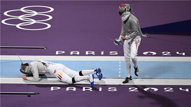 Aus für Sauer: Fechter wieder ohne Olympia-Medaille Dramatisches Aus: Matyas Szabo (l.) scheiterte am Samstag im Viertelfinale.