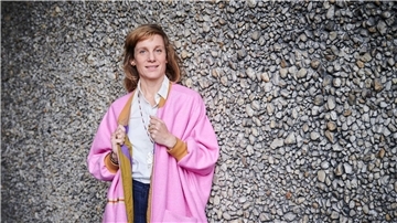 Dramaturgin Carolin Hochleichter ist eine der drei Leiterinnen des Berliner Theatertreffens.