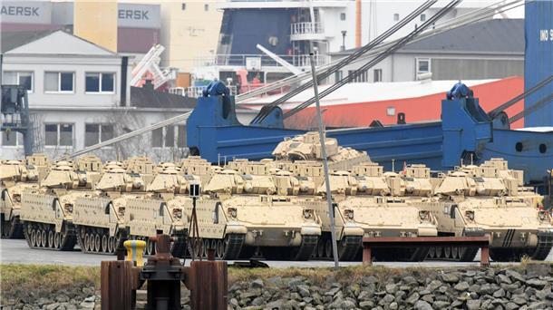 Amerikanische Schützenpanzer in Bremerhaven