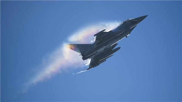 Drei Eurofighter haben in der Nähe von Otterndorf für eine besondere „Ruhestörung“ gesorgt.