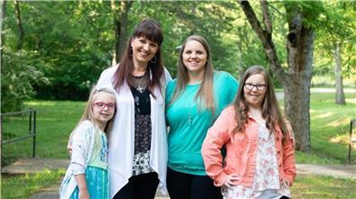 Drei Generationen: Susanne Bell (2. von links) mit ihrer Tochter Priscilla und den beiden Enkelinnen Emma (links) und Alyssa (rechts).