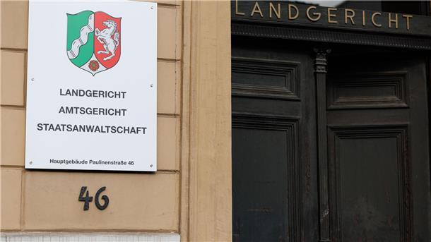 Drei Männer sind vom Landgericht in Detmold wegen eines Überfalls auf den Fahrer eines Kurierdienstes zu Haftstrafen verurteilt worden. (Symbolbild)