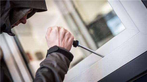 Polizei stellt am Wochenende drei mutmaßliche Einbrecher Drei mutmaßliche Einbrecher kamen am Sonntag nicht weit. Sie wurden von der Bremerhavener Polizei gestellt.