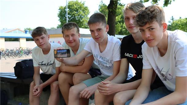 Drei Tage und zwei Nächte waren 16 Schülerinnen und Schüler der KGS Tarmstedt auf Hiking-Tour. Mit dabei waren (von links): Elias, Till, Justin, Levin, Nils