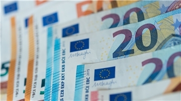 Drei Viertel der Befragten einer Umfrage für den „ARD-Deutschlandtrend“ stehen den Entlastungsmaßnahmen der Bundesregierung kritisch gegenüber.