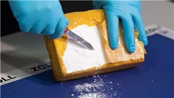 Drogen- und Waffenhandel sowie Betrug. Das sind die Säulen der Clankriminalität. Dank der Arbeit französischer Ermittler, die verschlüsselte Krypto-Handys knackten, haben die deutschen Behörden etliche Clans im Visier. Ein Schwerpunkt ist das Land Bremen.