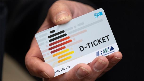 Wackelt nach dem Ampel-Aus auch das Deutschlandticket? Droht mit dem Aus der Ampel-Regierung auch das Ende des Deutschlandtickets? (Archivbild)