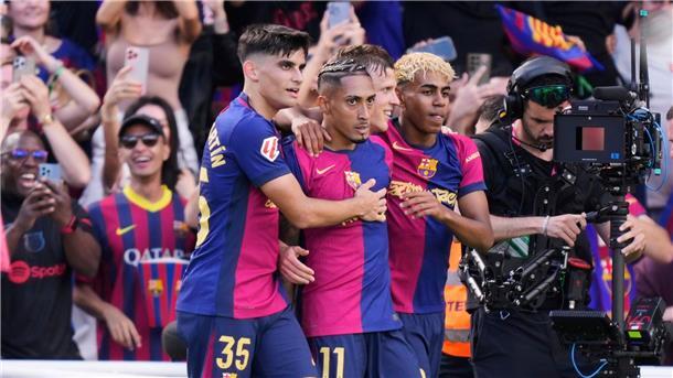 Dürfen wohl bald die Meisterschaft bejubeln: Die Spieler des FC Barcelona.