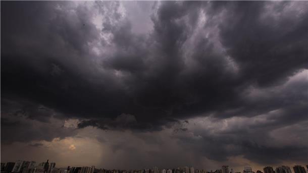 Karneval in Brasilien von Unwetter und Toten überschattet Dunkle Wolken über der brasilianischen Metropole São Paulo. (Symbolbild)
