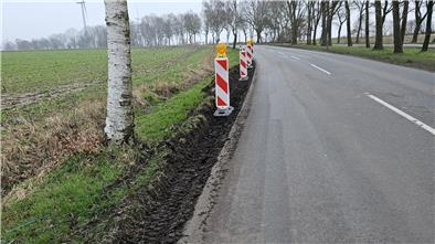 A27-Umleitung bei Uthlede wird Sonnabend für Reparaturarbeiten gesperrt Durch den Lkw-Verkehr sind tiefe Spurrillen neben der K 48 entstanden. Diese sollen am Sonnabend repariert werden.