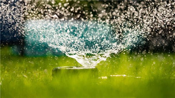 Diese Karte zeigt, wo das Grundwasser in Ihrer Region sinkt Durch die heißen Sommer steigt auch der private Wasserverbrauch. Aber deutlich problematischer ist der Wasserverbrauch der Industrie.