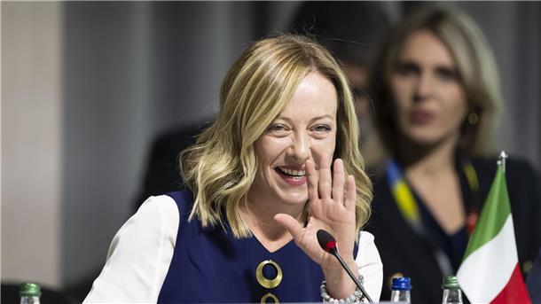 Melonis Verfassungsreform nimmt erste Hürde Durch die Reform würde den italienischen Institutionen Stabilität verliehen, erklärt Giorgia Meloni.