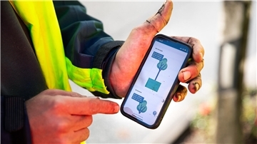 Durch diese App weiß das städtische Gartenbauamt, ob der Baum zu viel oder zu wenig Wasser bekommt.