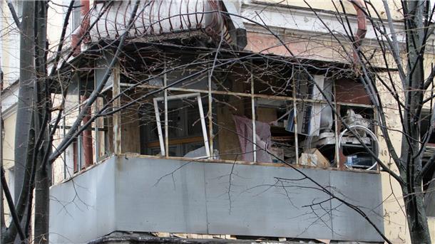 Durch einen Raketenangriff zerstört - ein Wohngebäude in Dnipro.