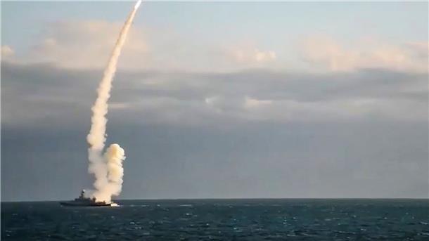 Raketenbeschuss: Kiew zu großen Teilen ohne Wasserversorgung Durch einen russischen Raketentreffer sind am Montag in der ukrainischen Hauptstadt große Teile der Wasserversorgung ausgefallen.
