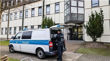 Durchsucht wurde unter anderem in einer Flüchtlingsunterkunft in Essen.