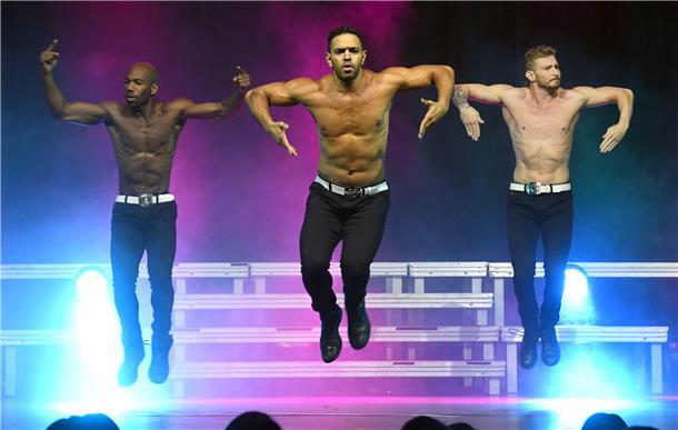 Frauen wollen in Bremerhavens Stadthalle nackte Männer sehen Durchtrainierte Männerkörper konnte das zu 99 Prozent weibliche Publikum bei den Chippendales bewundern.