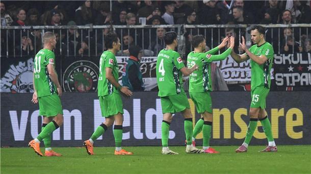 Durften nach langer Zeit wieder über einen Sieg in der Bundesliga jubeln: die Spieler von Borussia Mönchengladbach 