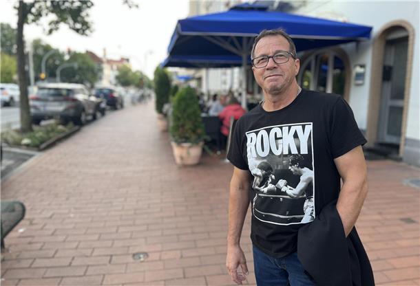 Dusko Dimitriev geht gerne in der Hafenstraße in Bremerhaven spazieren.
