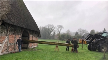 „Eckes Hus“ in Ostereistedt: Ein wichtiger Deckenbalken wurde im ältesten Bauernhaus ersetzt.