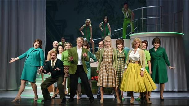 Egal, ob in einer großen oder in einer kleinen Rolle: Das Ensemble des Stadttheaters überzeugt im Musical „Catch me if you can“ mit seiner Spielfreude.