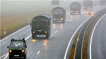 Egal, wie viele Fahrzeuge in einem Konvoi fahren: Andere Verkehrsteilnehmer dürfen sich nicht dazwischenquetschen.