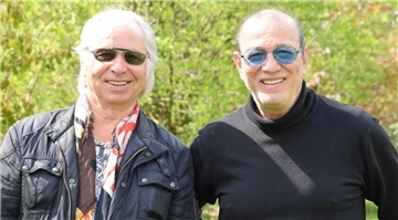 Eggert Johannsen (links) und Georg Mavros singen in Heeslingen Songs der Everly Brothers und mehr.