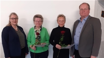 Ehrung treuer DRK-Mitglieder mit (von links) Ines Engel, Brigitte Thomas, Ute Ahrens und Manfred Burfeind.