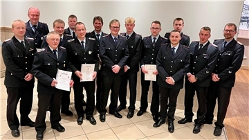 Ehrungen und Beförderungen standen bei der Feuerwehr Hamersen an.